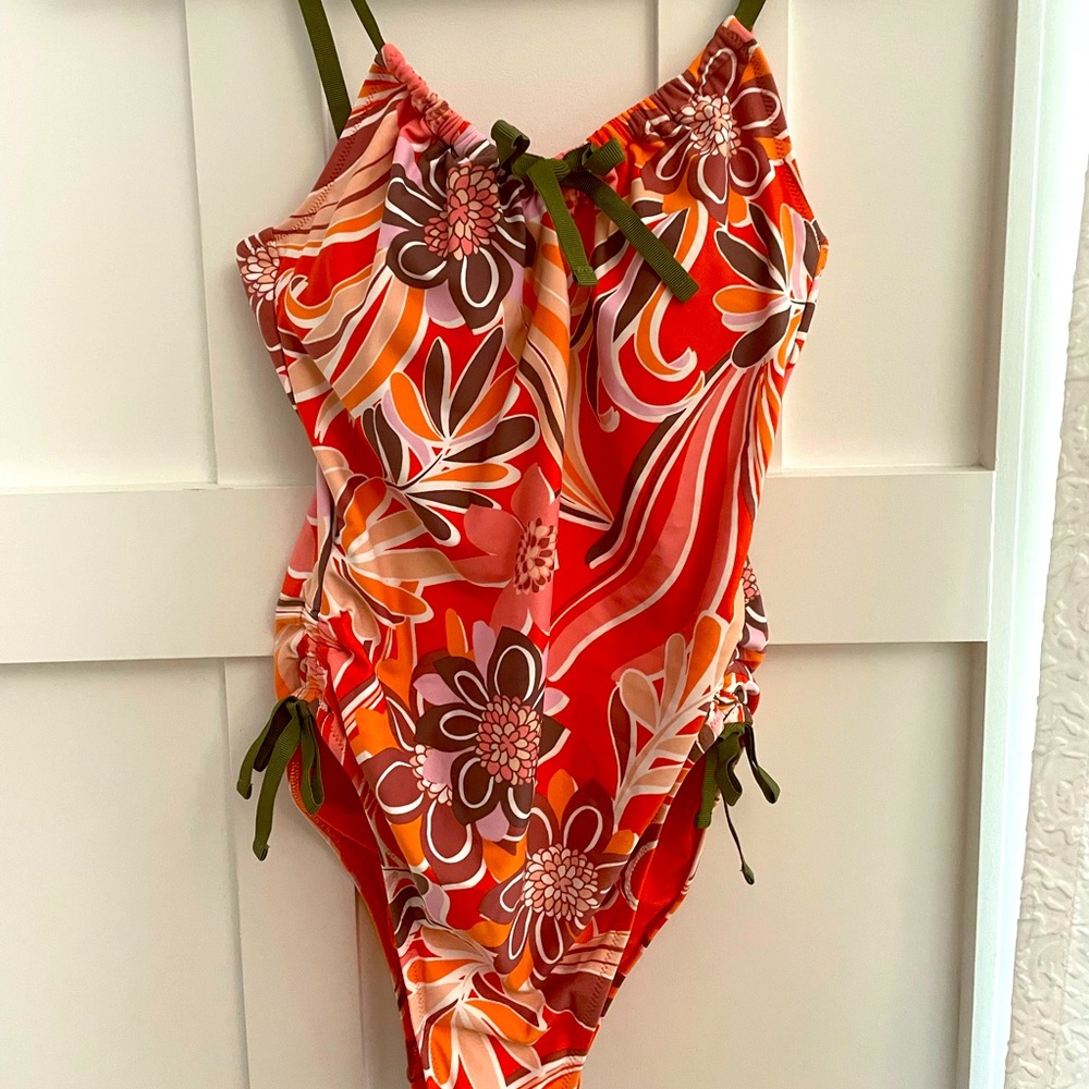 NWT Aerie One Piece Swimsuit Size Medium in Orange Print